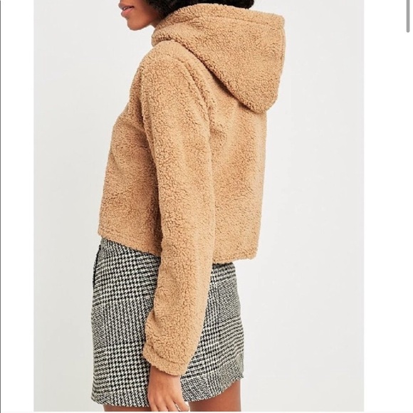 FILA x UO Camel Teddy Bear Cropped Hoodie - Picture 5 of 11